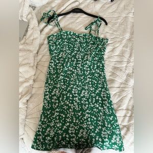 Women’s green floral dress size small with side zipper